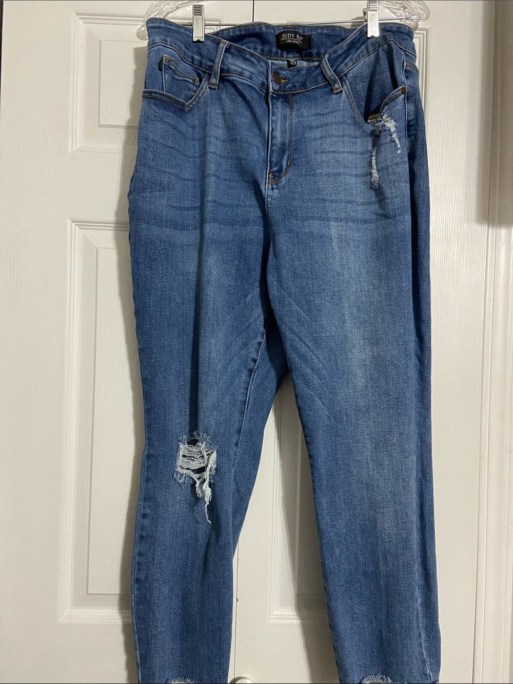 Judy Blue Medium Blue Distressed Cropped Ankle Jeans